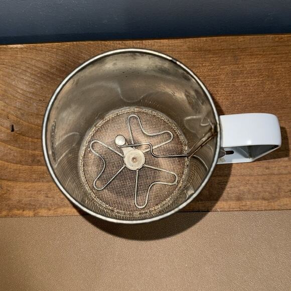 Antique vintage ANDROCK flour sifter one hand operation 1 screen 3 cup kitchen - Picture 6 of 7